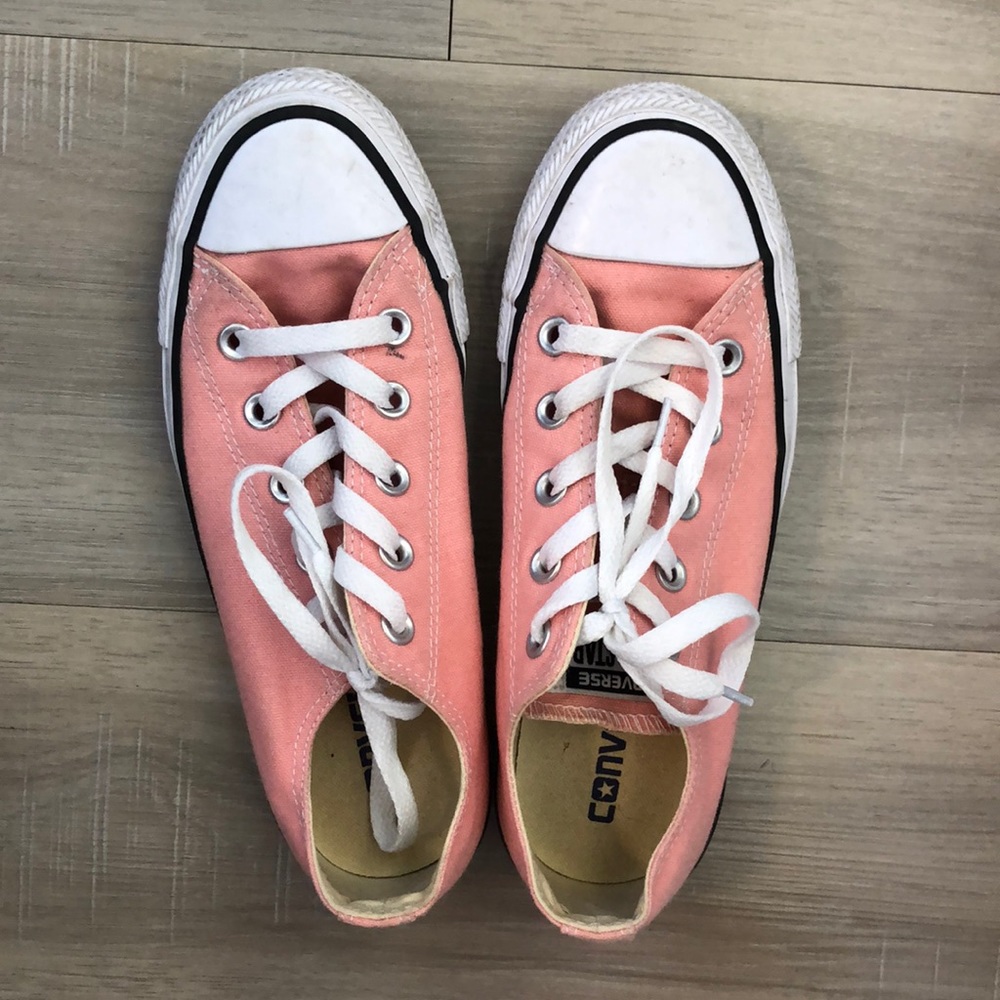 Women’s pink Converse size 6